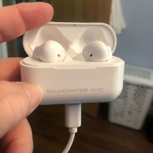 Bluetooth ear buds with noise cancellation. Works great.